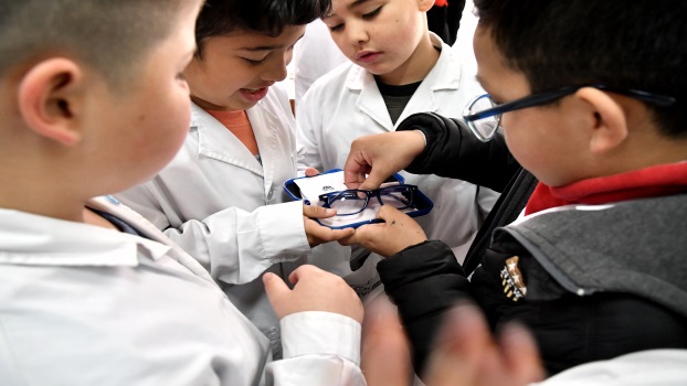 EE ENTREGA DE LENTES A NIÑOS Y PERSONAL DOCENTE 1