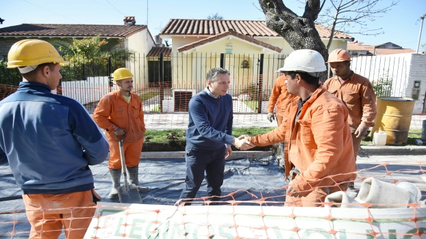 EE FERNANDO GRAY SUPERVISÓ OBRAS DE BACHEO EN EL CENTRO DE MONTE GRANDE 2