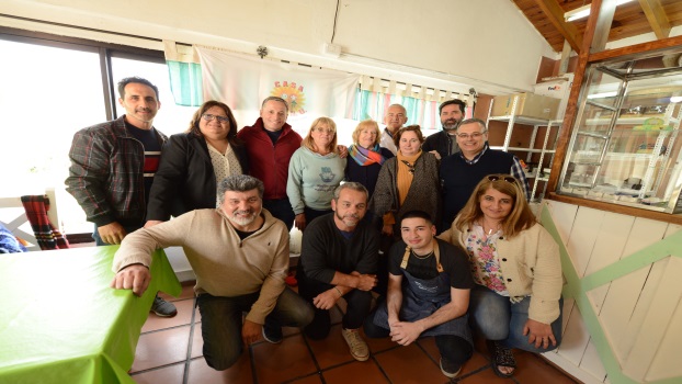 EE FERNANDO GRAY VISITÓ LA NUEVA CONFITERÍA DE “CASA MANU” 2