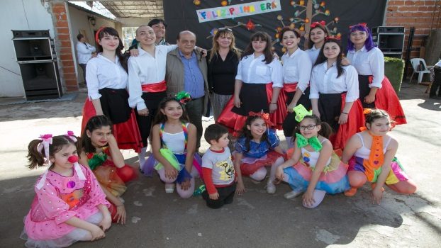 BERA EL B° LEALTAD EN PUERTO ARGENTINO FESTEJÓ LA LLEGADA DE LA PRIMAVERA (2)