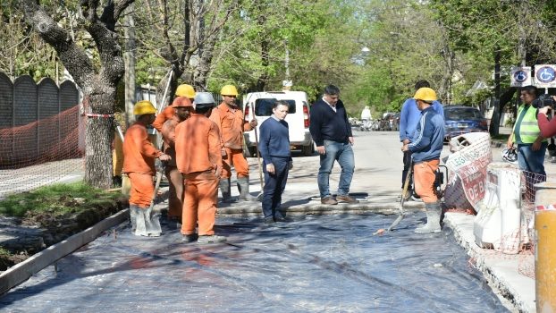 EE FERNANDO GRAY SUPERVISÓ OBRAS DE BACHEO EN EL CENTRO DE MONTE GRANDE 1