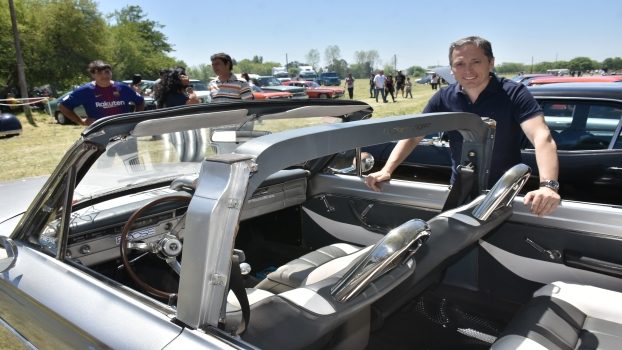 EE FERNANDO GRAY VISITÓ EXPOSICIÓN Y AUTOS CLÁSICOS EN EL JAGÜEL 1