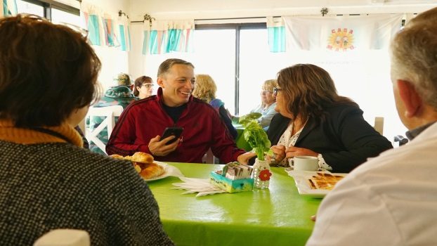 EE FERNANDO GRAY VISITÓ LA NUEVA CONFITERÍA DE “CASA MANU” 1