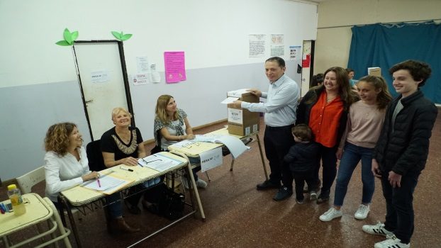 EE FERNANDO GRAY VOTÓ EN LA ESCUELA PRIMARIA N° 9 DE CANNING