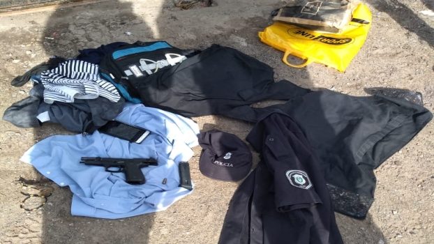 MS 18-11 ROBO DE AUTO, LLEVABAN ROPA DE LA POLICIA. LA MATANZA. FOTO 5