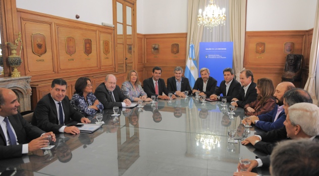 Marcos_Peña_y_Rogelio_Frigerio_recibieron_a_Gobernadores