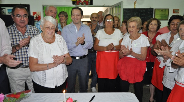 ee CENTRO DE JUBILADOS Y PENSIONADOS BUENA ONDA