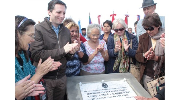 ee Inauguración obra Hidrica Cuenca Peru Albarracin junto a los vecinos