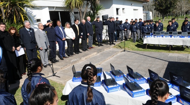 ms Entr.netbooks Liceo Policial (2)