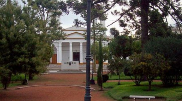 nav-Plaza_de_Navarro_iglesia